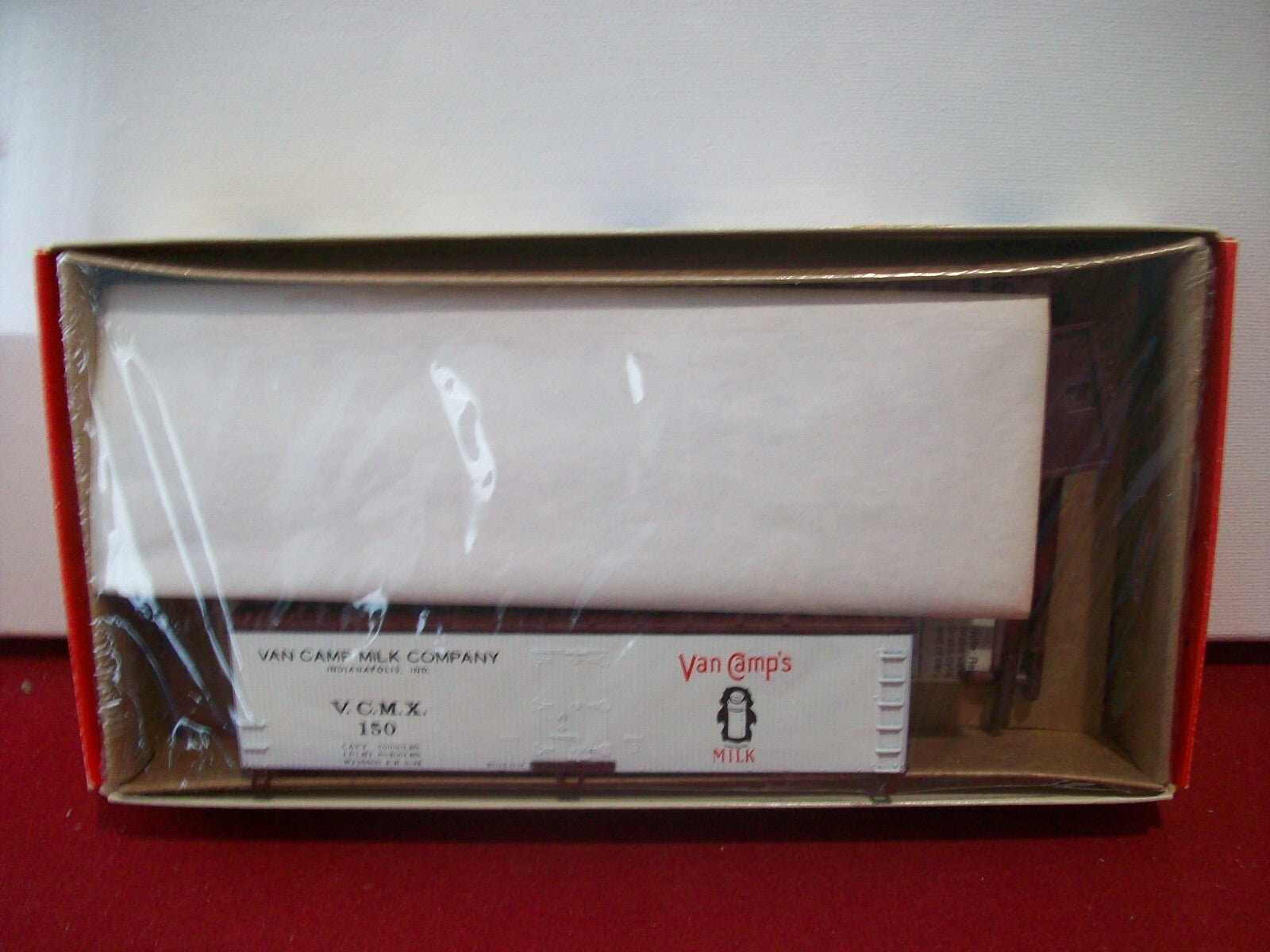 HO Scale Walthers  932-2480 40' DS Wood Reefer "Van Camp's"