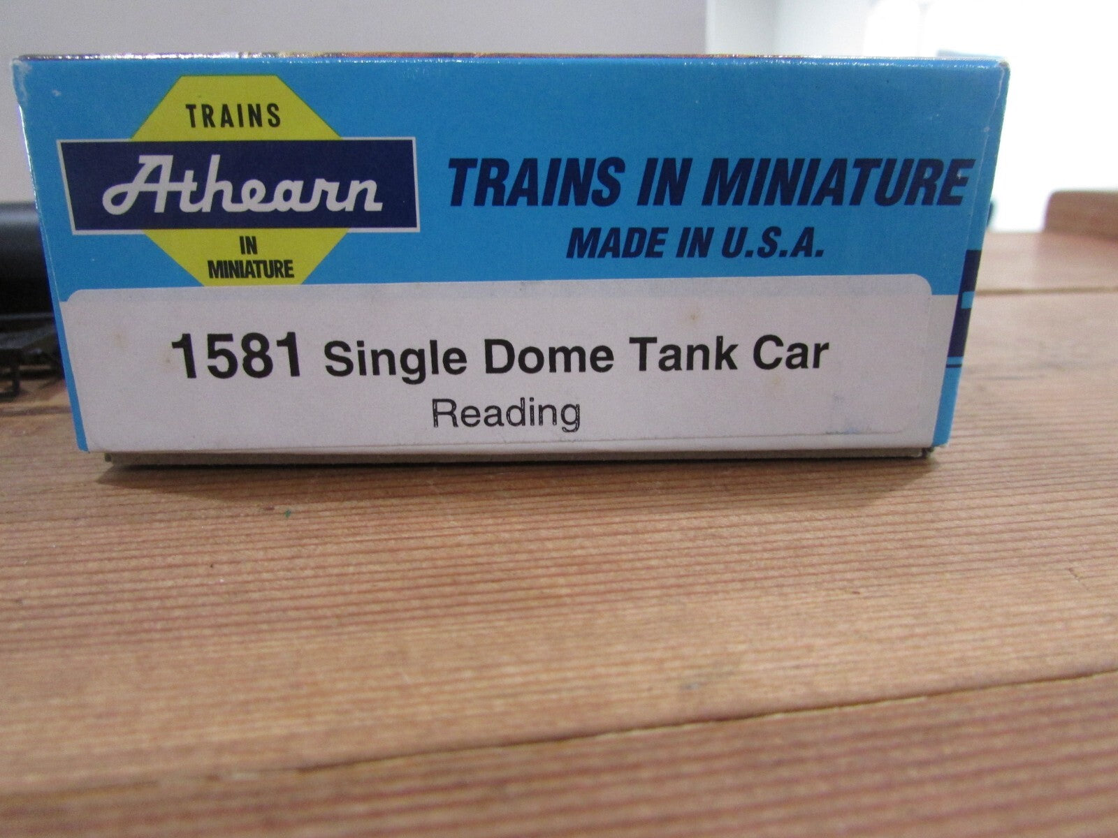 HO Scale Athearn 1581 Single Dome Tank Car Black READING #90980