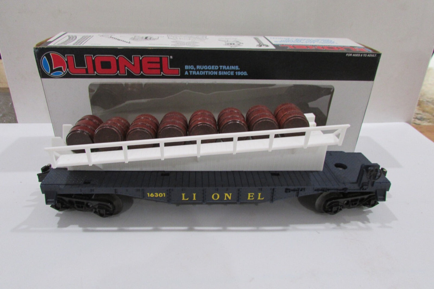 O Gauge  Lionel 6-16301  Barrel Ramp Car (8Barrel)