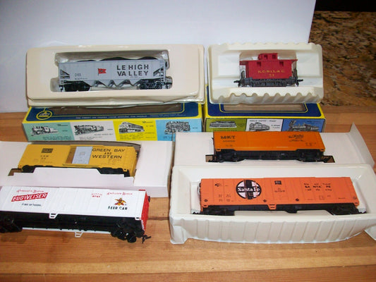 HO Scale AHM/Rivarossi Assorted (6) Freight Cars Lot#0412