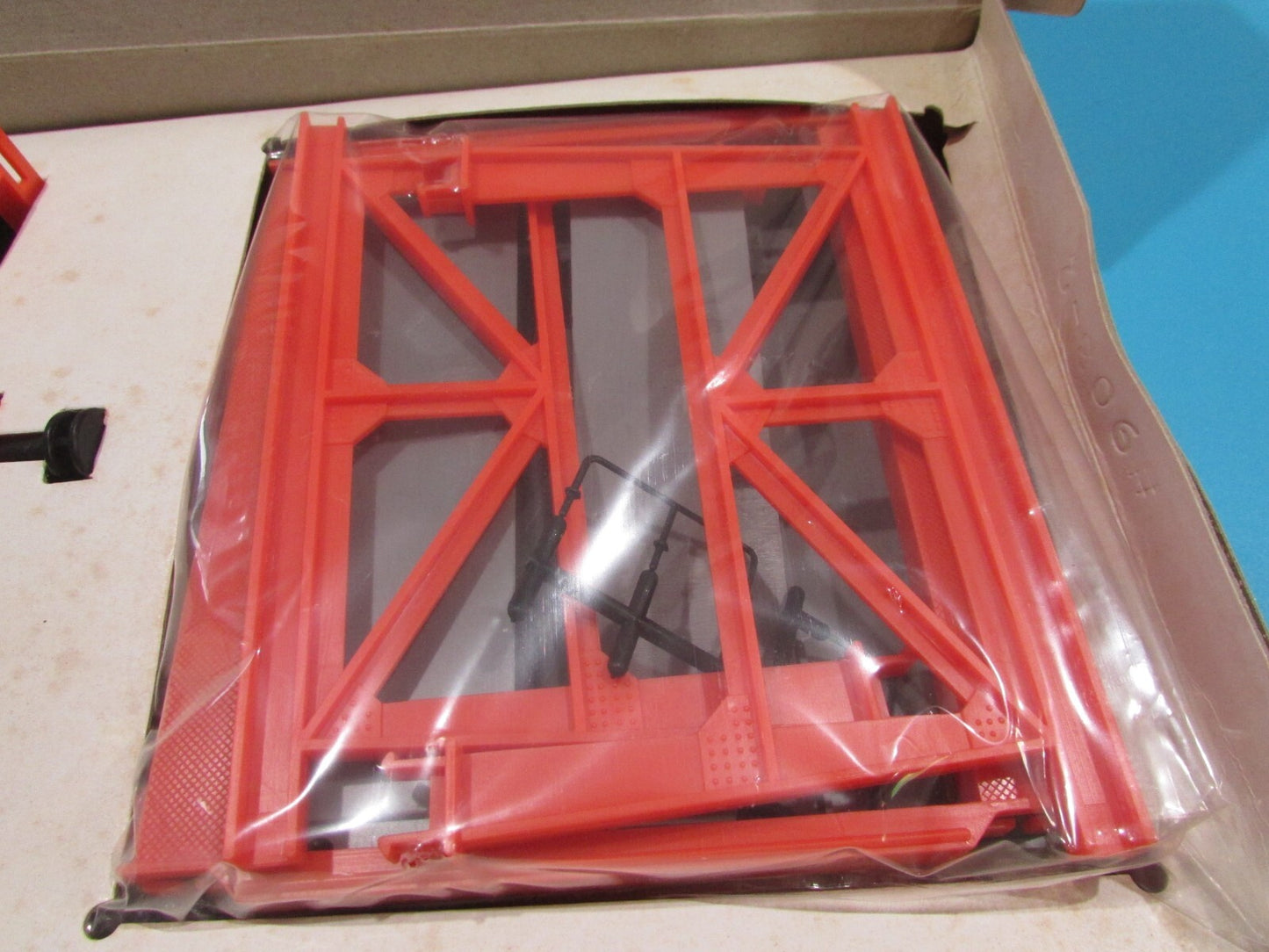 Ho Scale Vintage  Tyco Container Loader/Unloader 903-2 Kit Lot#1411
