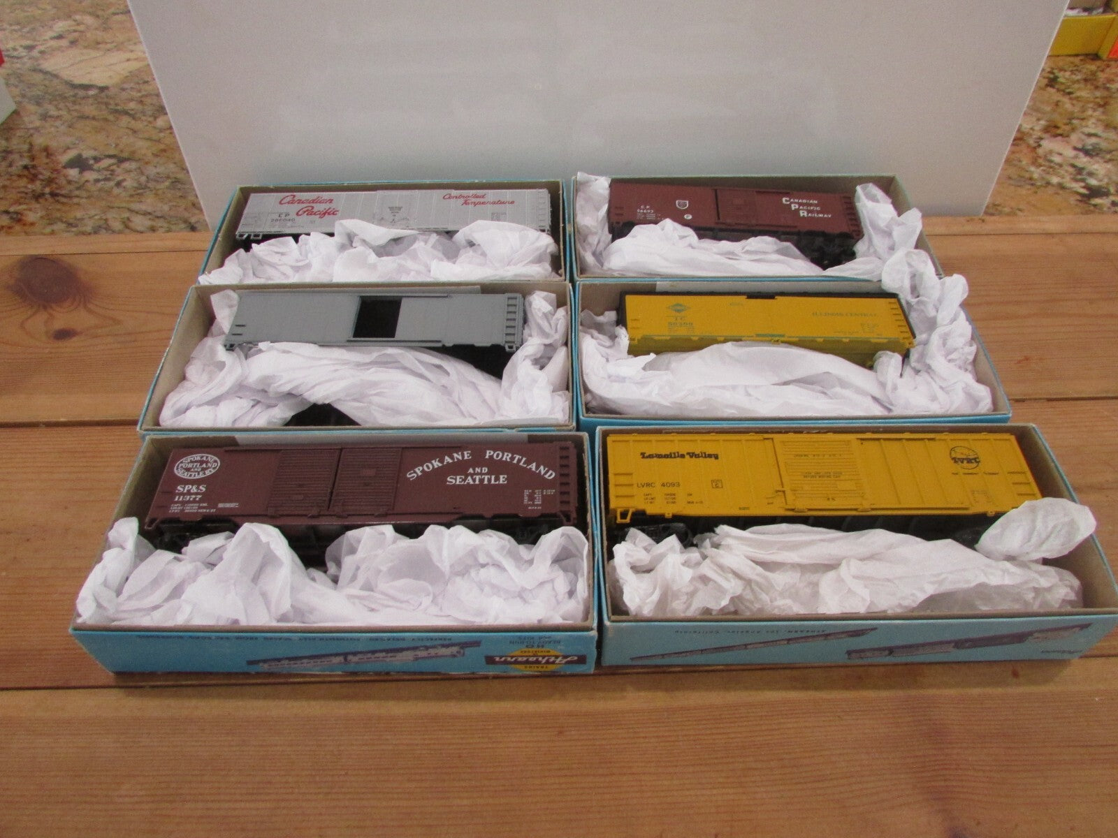 HO Scale Athearn Assorted Freight Cars (6) Lot#1987