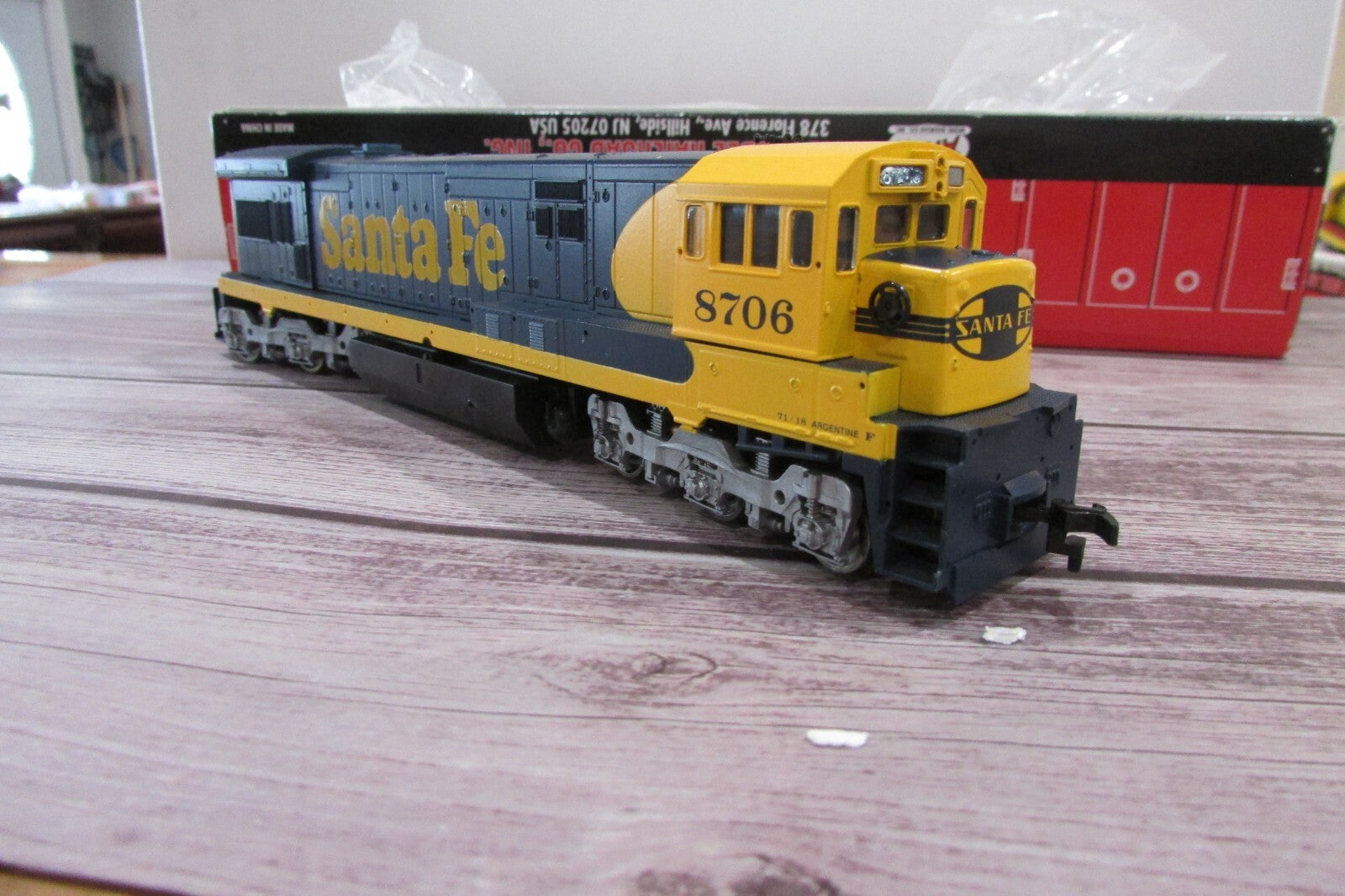 HO Scale Atlas 8501 U36C Santa Fe Diesel Locomotive #8706 Lot#2968