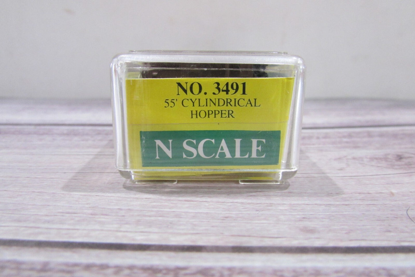 N Scale Model Power 3491 55' Cylindrical Hopper Saskatchewan Grain Car Corp,