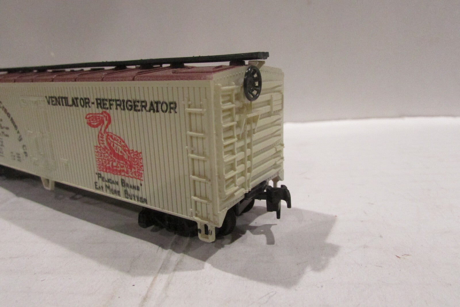 HO Scale AHM/Rivarossi 78-36 Freight Car Farmer's Cooperative Creamery Co