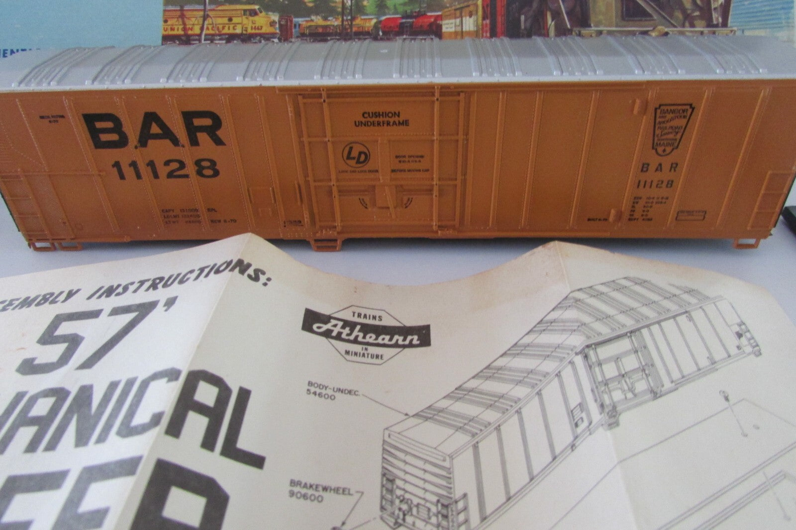 HO Scale Athearn 5463 Bangor & Aroostook 57ft Mechanical Reefer Kit (Orange)