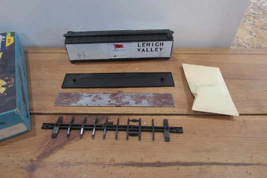 HO Scale Athearn 50ft OB Box Car Lehigh Valley Kit ATH4532