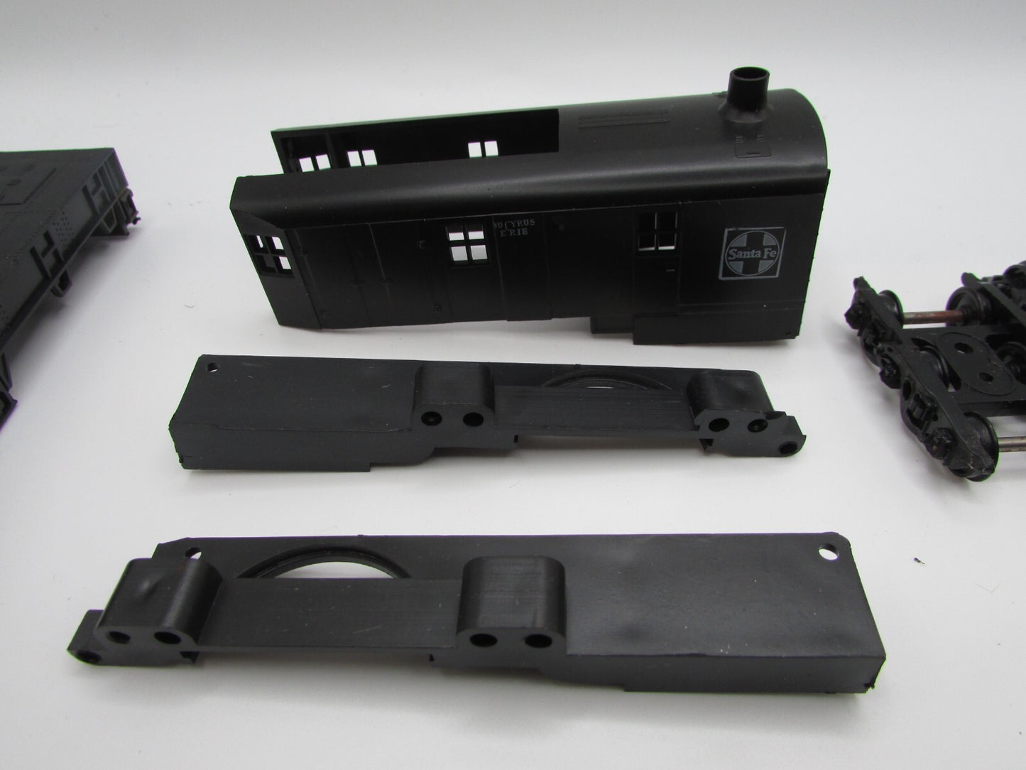 HO Scale Athearn 1702 200Ton Crane Kit ATSF  ATH4682