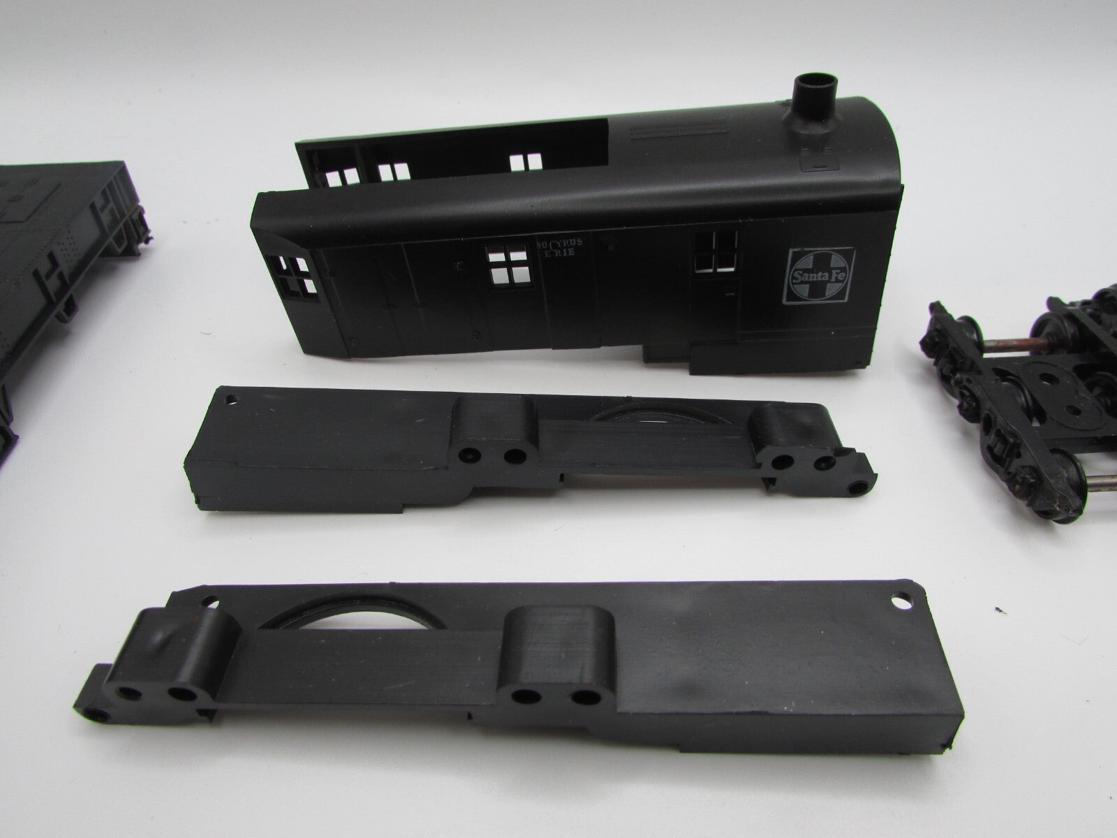 HO Scale Athearn 1702 200Ton Crane Kit ATSF  ATH4682