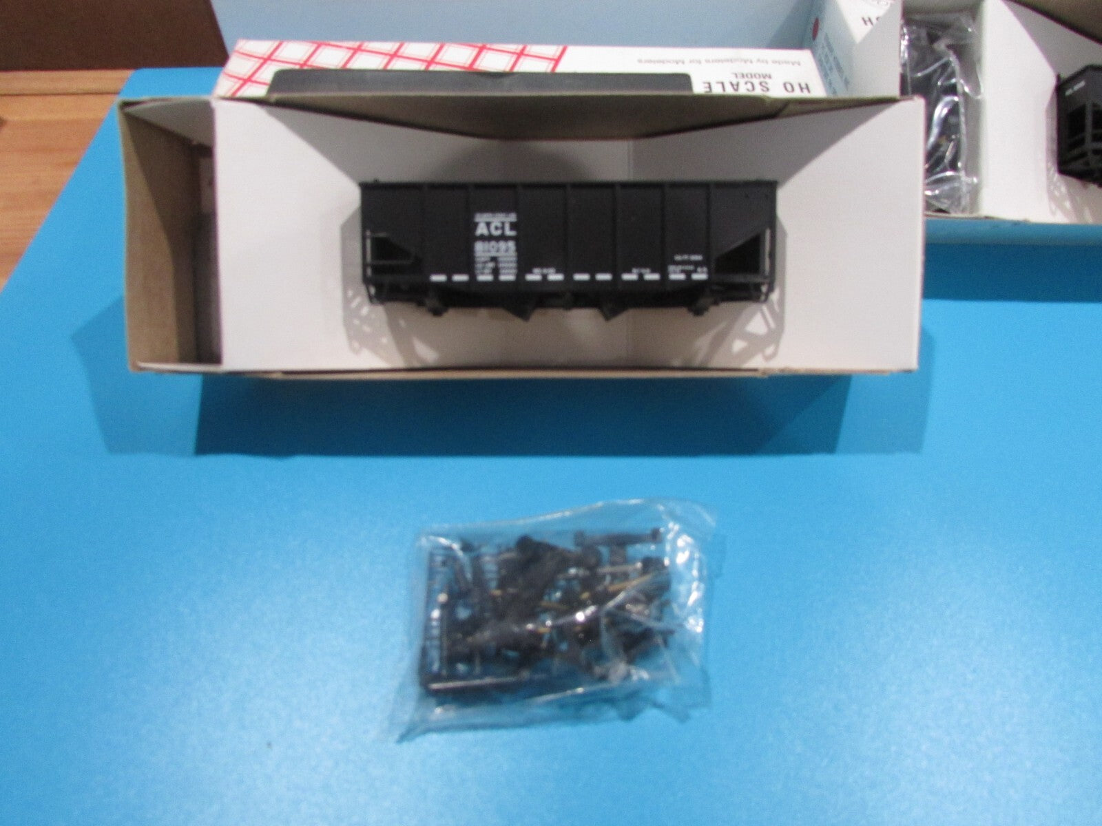 HO Scale Stewart Hobbies (3) Fishbelly 55Ton,6Panel 2Bay Hooper ACL Lot#0827