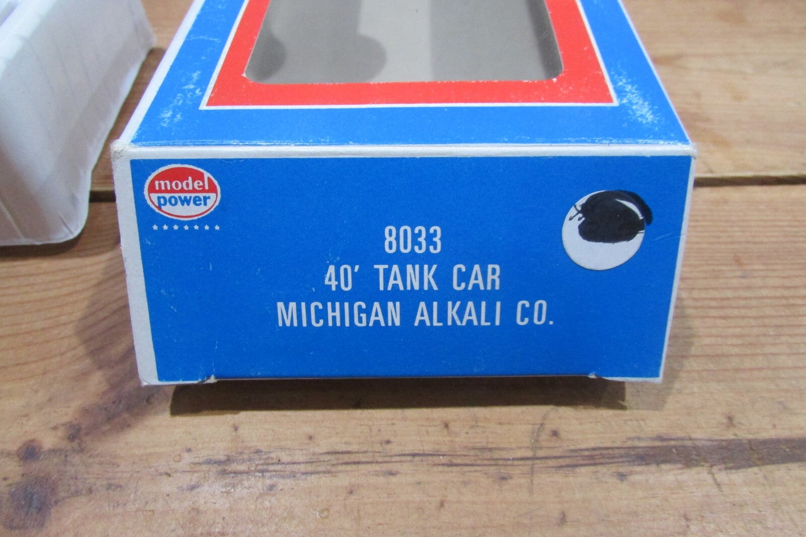 HO Scale Model Power 8033 40' Single Tank Car Michigan Alkali Co.