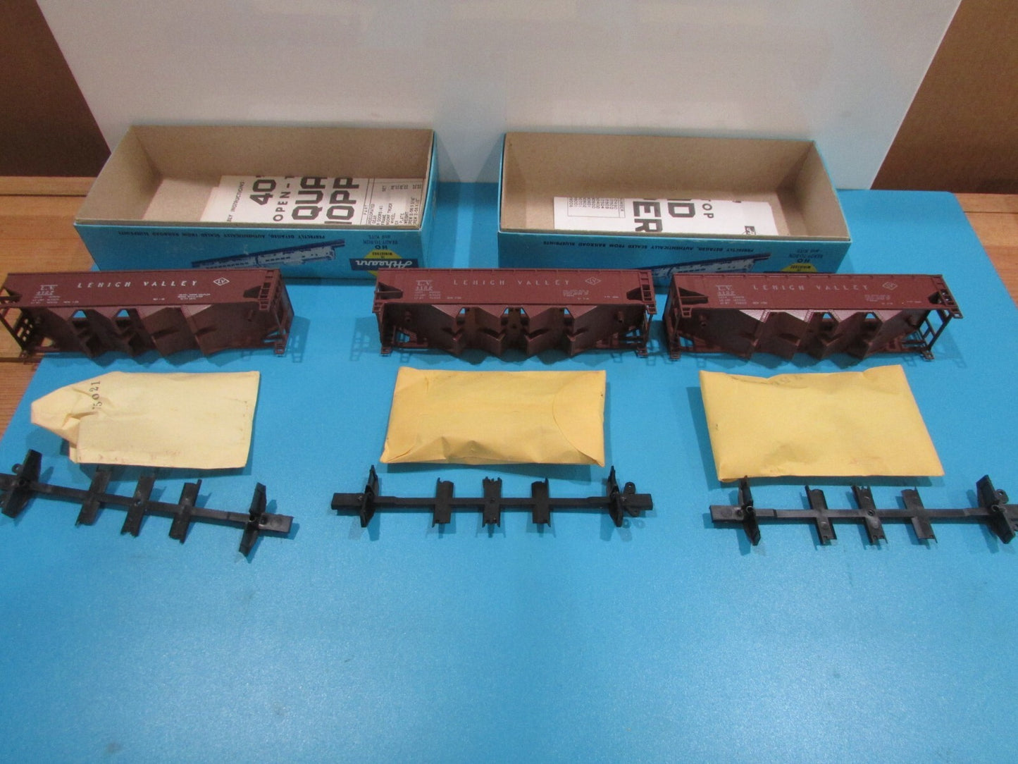 HO Scale Athearn (3) 1750 Hopper Cars Lehigh Valley Lot#1033