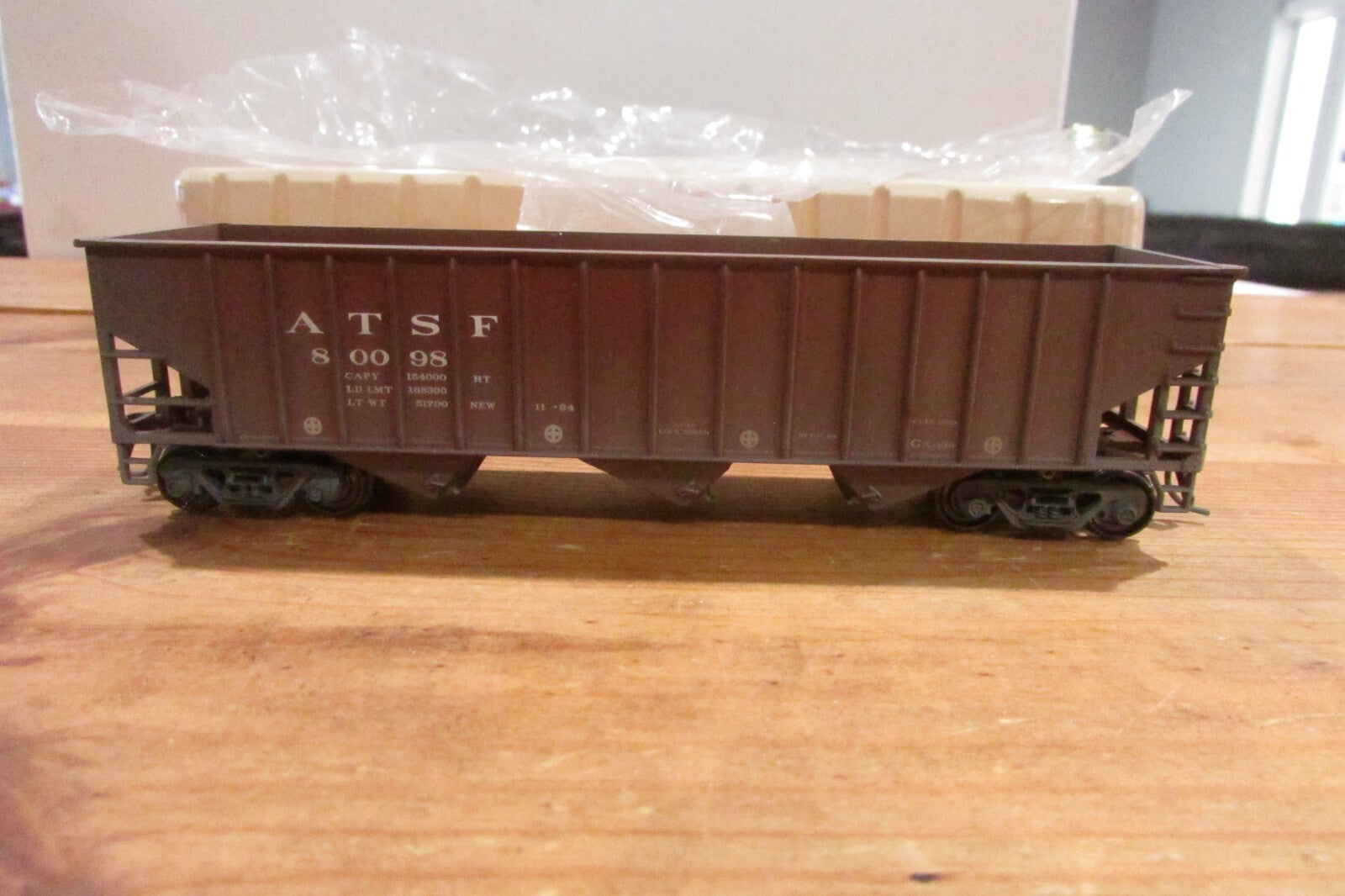 HO Scale Bowser 40441 70Ton 14Panel Triple Hopper ATSFCar#80098