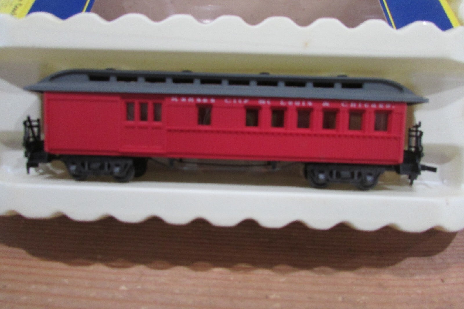 Ho Scale AHM (2) Old Time Passenger Car KC St Louis & Chicago  Lot#3743