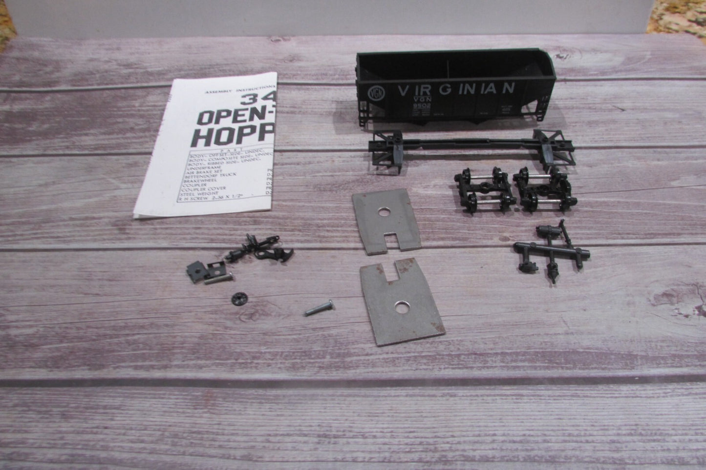 HO Scale Athearn 5446 34ft r/s 2bay Hopper Virginia Car Kit