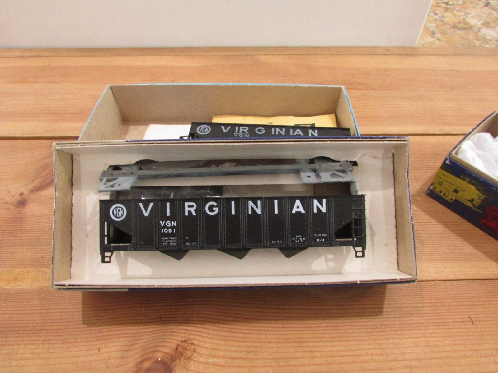 HO Scale Athearn  & Rondhouse (3) Asssorted Freight Cars Kits Virginia Lot#1650