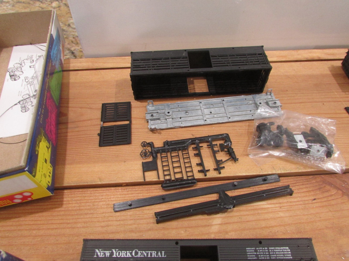 HO Scale Roundhouse & Athearn (4) Assorted Car Kits  Lot#1906